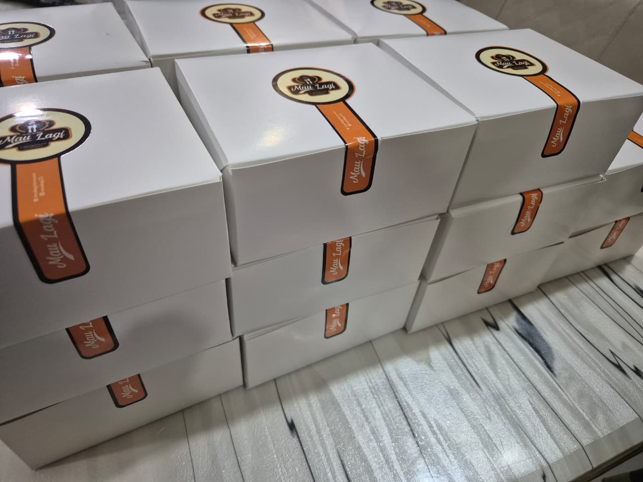 KUE BOX (DONAT MINI 3 + AIR MINERAL)